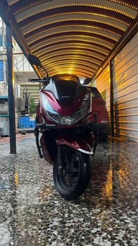 للبيع PCX  ياباني  الـجيـل الـرابـــع كفالة عامة  مـــاشــيــه 8الاف ح...