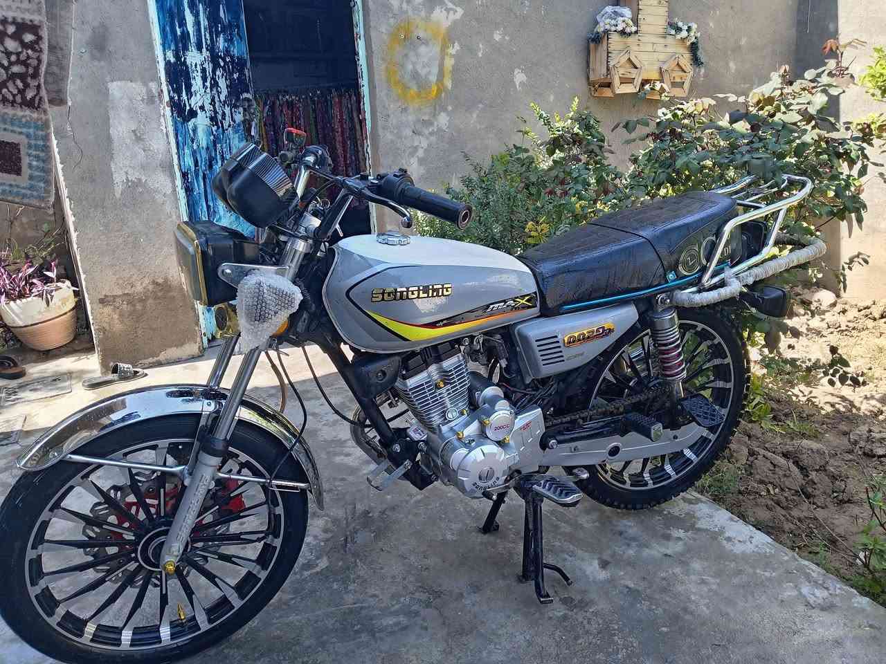 سلام عليكم سيفان موديل ٢٥ دراجة كفالة عامة فقط بكلايت نقص اوراق كاملة مكينة اسبانة ما ممدودة عليهة مكان ديالى مقدادية ابو صيدة رجاءآ مو شراي لا يتعبني رقم ***********
