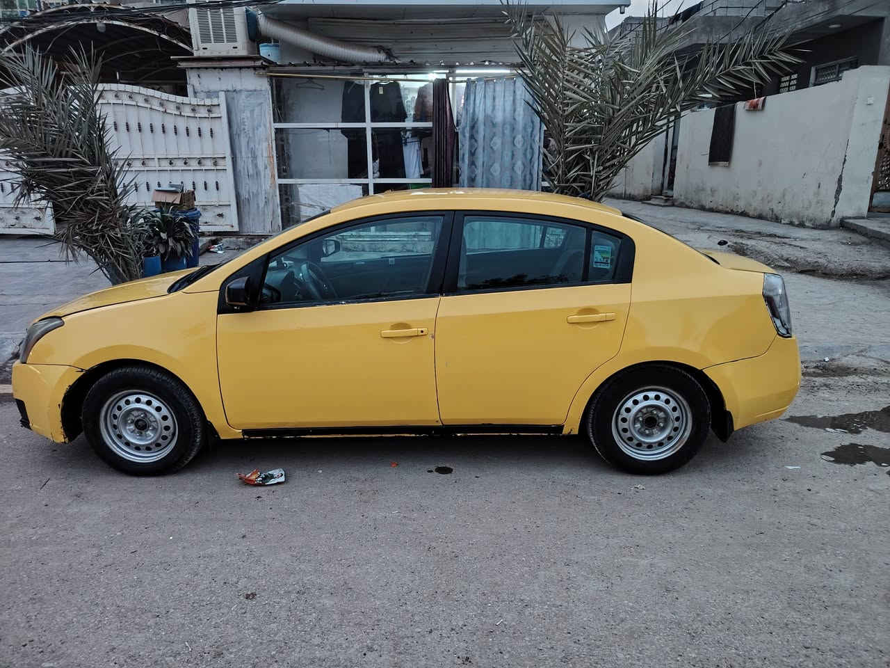 السلام عليكم
من رخصة المدير 
نيسان سنترا ٢٠٠٨ 
السياره جاهزه خير من الله تخم تاير باتري جديد 
السياره بيها ضربه خفيفه بلجامرلغ الخلفي 
مصفره هيئه وغرامات الك الصافي والسياره بسمي سنويتها لل27 تحويل مباشر 
السعر 55 وبيها مجال حك الجيه 
مكان السياره ديالئ بعقوبه 
***********
