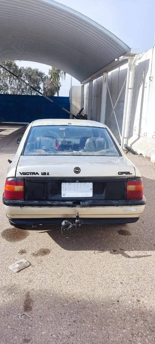 حجم 18 موديل 91
سنويه 2030
سياره جاهزه من كلشي محرك كير كهربائيات 
بيها طخه من وره 
 45 وبيها مجال بسيط 
‏‪0750 761 0469‬‏
