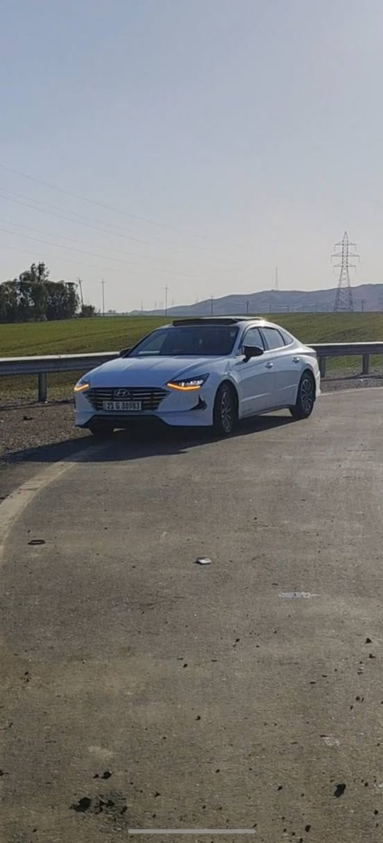 السلام عليكم
سوناتا  موديل 2022 خليجي 
محرك 2500
لسياره جديده بلخير عل ياخذهه 
مواصفات 

بصمه ابواب لمس
رادارات امامي وخلفي  + توقف تلقائي 
 
اشاير بلمري

شاشه الحجم الكبير انج + تحكم عام عله السياره

كشن السايق وضعيتين خزن ميموري 

حساسات اماميه وخلفيه

نقاط عمياء عند تغير المسار

حساسات با لابواب للتنبيه عند فتح الباب وسياره قادمه من الخلف

قياده ذاتيه 

شاشه رقميه للعدادات ولكيجات متغيره عند تغير نضام القياده 

اربع وضعيات القياده 

نضام المحافضه عله المسار 

شاحن واير ليس لاسلكي 

منافذ للشحن اماميه

تبريد منفصل للراكب ولسائق

دخول ذكي واناره ترحيب

قفل ذاتي عند الابتعاد

تشغيل عن بعد

اناره led امامة

بك لايت خلفي led

نضام Auto Hold
يعني بلازدحام تضغط لبريك ضغطه وحده وتشيل رجلك تبقه السياره لازمه بريك الحد ماتضغط عل بانزين يله تمشي

هند بريك بصمه كهرباء

بصمه تشغيل

سستم صوت

مثبت سرعه

تدفئة تبريد كراسي

كرسي السايق كهرباء
السعر ٢٢٠ 
مكاني النجف الأشرف

***********
