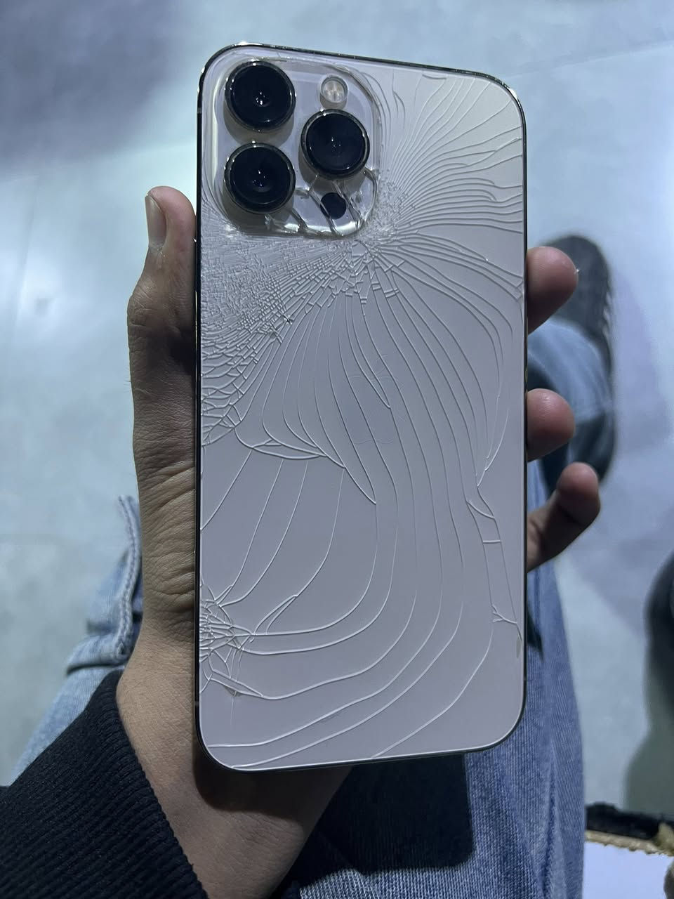 سلام عليكم آيفون13برو ماكس مفلش بس الضهر الذاكره256 بطاريه 82 الصرف انطيك بي ضمان وتر الجهاز سعره550وب بمجال بسيط ***********بس واتساب مكاني بغداد الدوره
