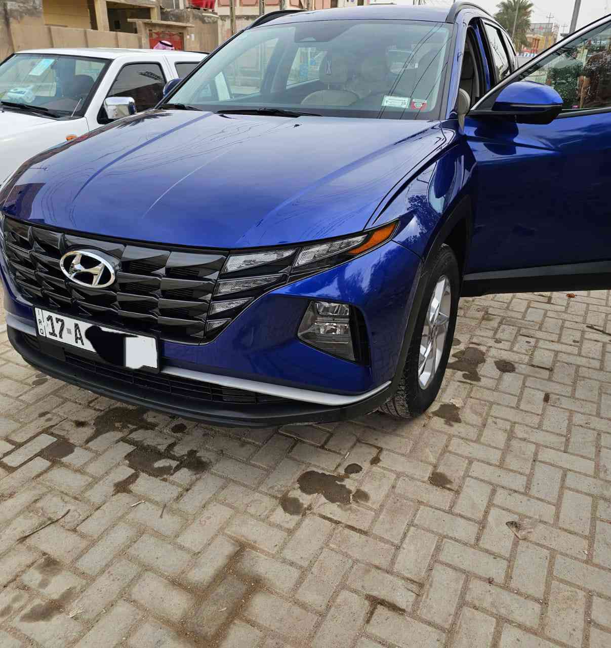 توسان 2023 امريكي
ماشيه 62 الف كيلو 
رقم مثنى انكليزي باسمي 
مواصفات  فول بلا فتحه
مكينة 2500 
دفع رباعي 
بصمة وتشغيل عن بعد
كشنات جلد
تدفئة كشنات 
تبريد قطعتين
كشن كهرباء 
رادار امامي تحديد مسار 
قياده اليه
رادار جانبي نقطة عمياء 
جنطة كهرباء 
شاحن موبايل ذكي
مكاني السماوة قضاء الخضر 
***********
