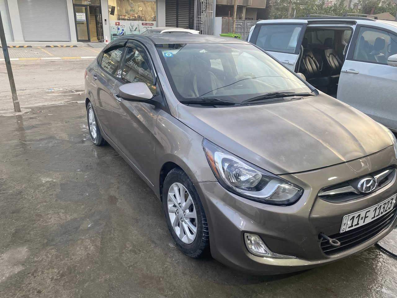 اكسنت ٢٠١٣ وارد أمريكي محرك ١٦٠٠ حادثها جاملغ الخلفي فقط ***********
