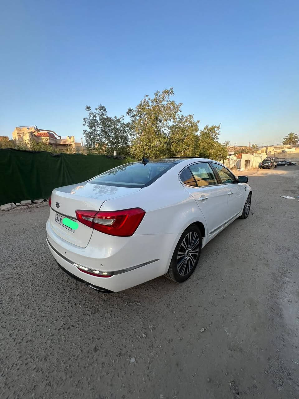 للبيع K7 بيها صبغ على كد شبرين محدده بالباب اي نقص مابيها باسمي موديل ٢٠١٣ شكل ال ١٤ عنواني بغداد حي البنوك هذا رقمي *********** سعرها ١٣٥ السيارة نضيفه بمعنى الكلمة
