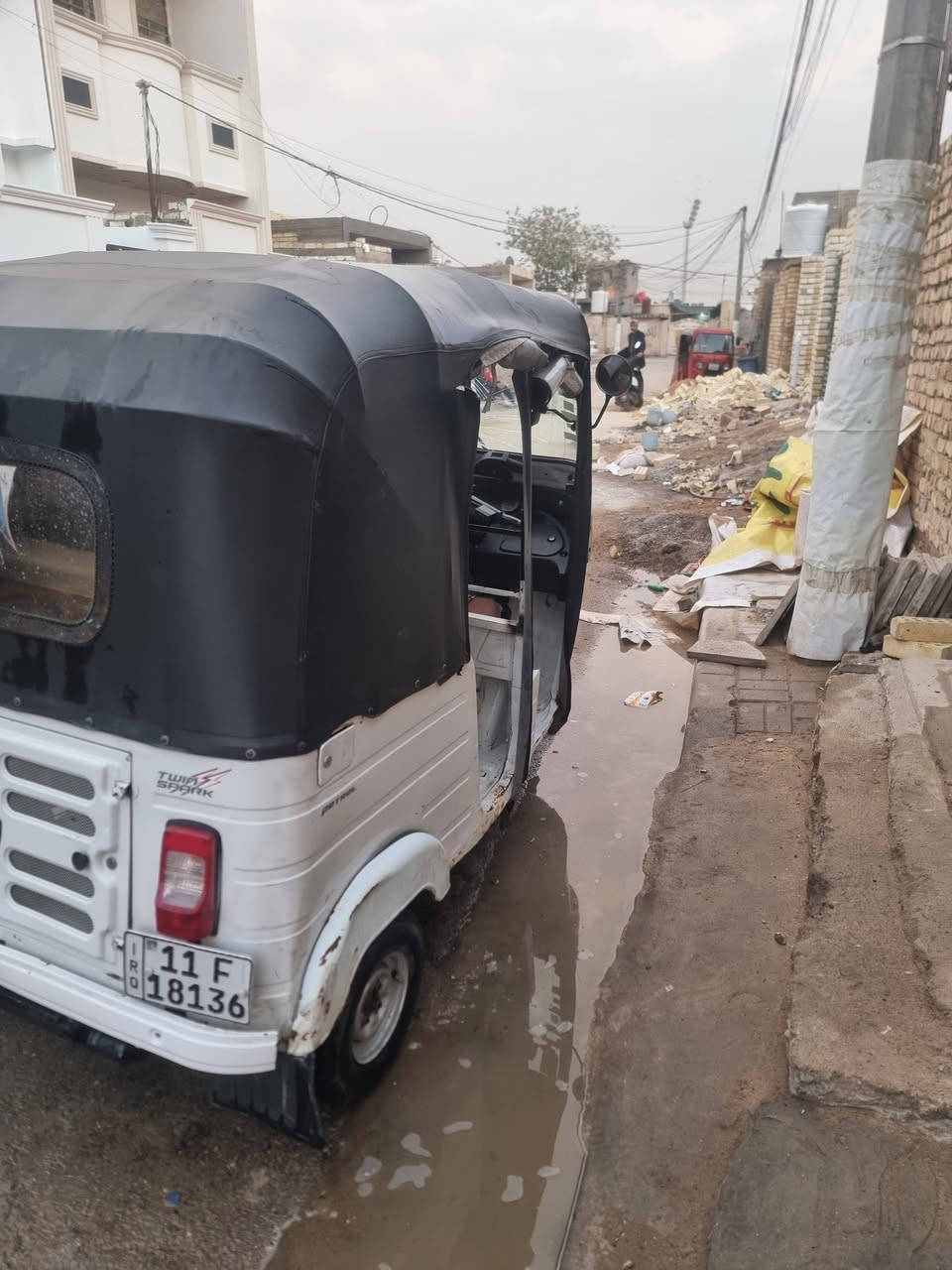 سلام عليكم تكتك البيع 20 شهر 10 رقم انكليزي تحويل ثاني يوم تكتك كامله من كلشي مكينه اكسن لا تنقيص لا تبخير مكينه ناعمه كلش ما مشروكه تخم تاير جديد جادر جديد كهربيات كله شغاله *********** مدينه الصدر حي الكوفه
