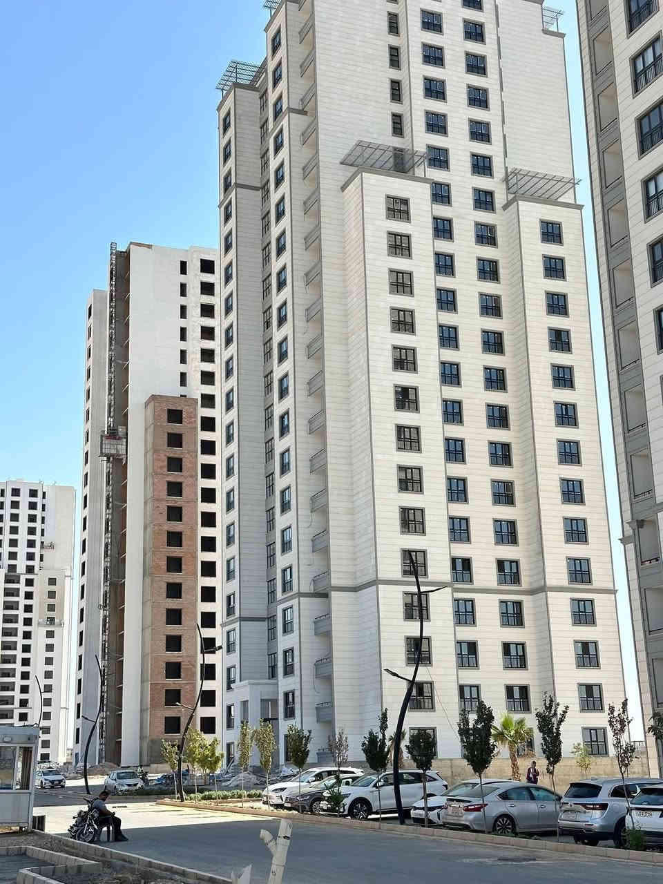 #بيع_سريع
#للبيع بسعر نقدي 
شقة للبيع بنظام النقد في اربيل مجمع فلوريا ستي قسم نيركز تاور 
المساحة ١٩٢ متر 
يتكون من :
-ثلاث غرف نوم 
-صالة -معزولة 
-مطبخ-معزول 
-صحيات 
للحجز اؤ الاستفسار:

￼ ***********

***********

***********

#عقارات #اربيل #عقارات #موصل #عقارات #انبار #عقارات #البصرة #عقارات #كركوك #عقارات #ديالي #لانه_ستي #تكريت #عقارات #سامرا #هفالان #فرمانبران #لاوان_ستي #كلوبال_ستي #حي_قربو #اشتي_فيلج #هيوا_ستي #اوزال_ستي #اربيل_الجديدة #5حساروك #ازادي_نوي
