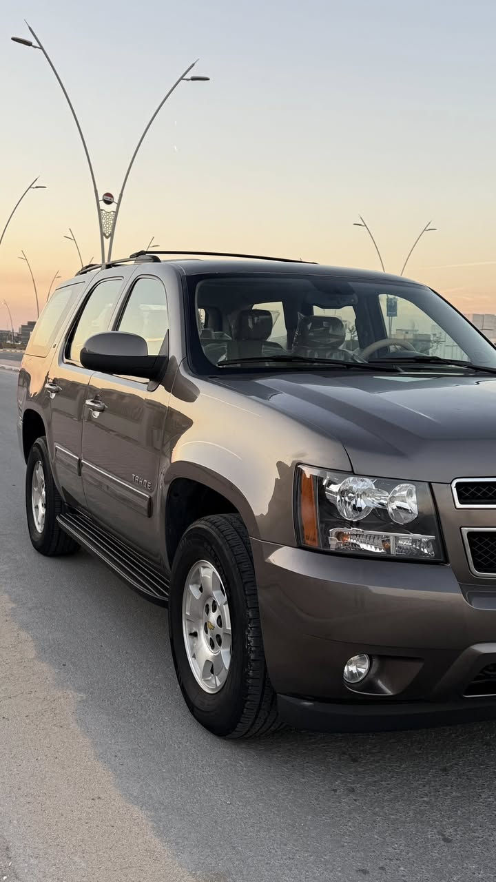 تاهو ادوات ) الموديل 2013 الون چكليتي خليجي داخل عسلي السياره كلش جديده صار يومين من دخلت  كفاله من الضربه والگص والفتح بيها صبغ كم قطعه بالخليج تجميل طخم تاير جديد تبريد+ تدفئه كواتم ابلاد سياره كارتون  السعر 125$  هاتف ***********
