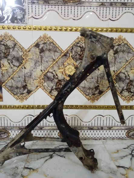 سلام عليكم شاصي نامه اصلي بس هاي ملحوم عليه دشلي لبيع هاذا رقمي ***********
