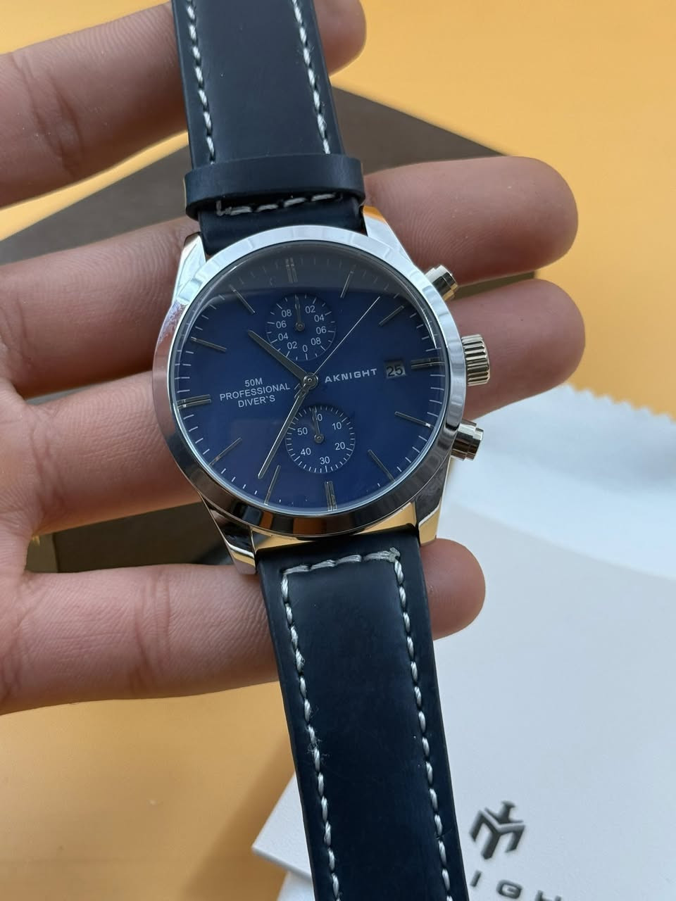 15 الف فقط

AKNIGHT 

اصلي ماكنة ياباني 

كاملة المرفقات سناتر شغالة 

سير جلد اصلي مختم 

سنتر ثواني منفصل 

ارقام واميال لامينوس 

مختم بالقفل والظهر 

ستانلس ستيل 

مقاومة للماء 

نافذ شهري 

15  الف فقط


**إذا كنت صاحب هذا الإعلان وتريد حذفه لأي سبب، رجاءا أرسل رسالة إلى الدعم الفني**