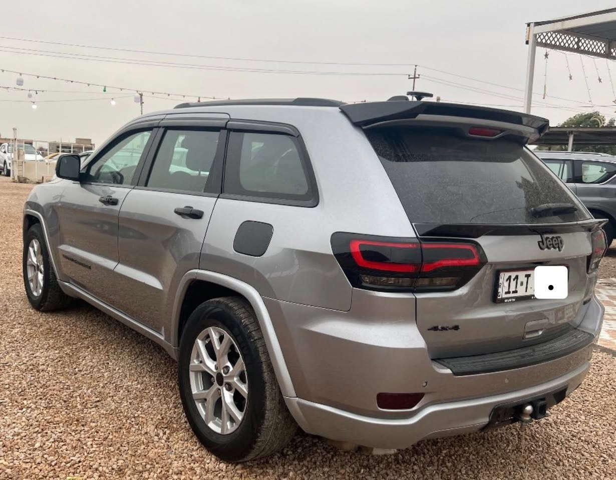 من رخصت الادمن المحترم 
سلام عليكم 
جيب موديل ١٦
فول مواصفاتً
فتحه بصمه 
صندوك كهرباء 
تحكم كشانه 
شاشه جبيره 
نضام سبورت 
قطعتين تبريد 
محرك ٦
كير محرك بل كارتون 
صدر امامي خلفي جديد 
ورقم مميز وبسمي 
تخم تاير جديد 
مابيها كل نقص 
فول LIMITED
بيها صبغ جاملغ وبنيد وجاملغ خلفي 
وبيها سونار السياره 
مكان الرمادي السبعه كيلو 
الاتصال ***********
واتساب ***********
