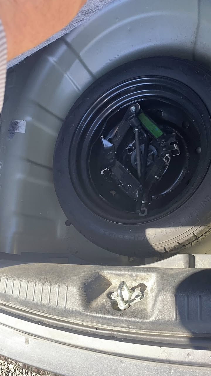 كيا فورتي موديل 11 البارحه كملت سياره
جديده حيل ادوات گص كلهه بشرط السعر 44 
وبيهه مجال داخل اسود حيل حلو 

***********
