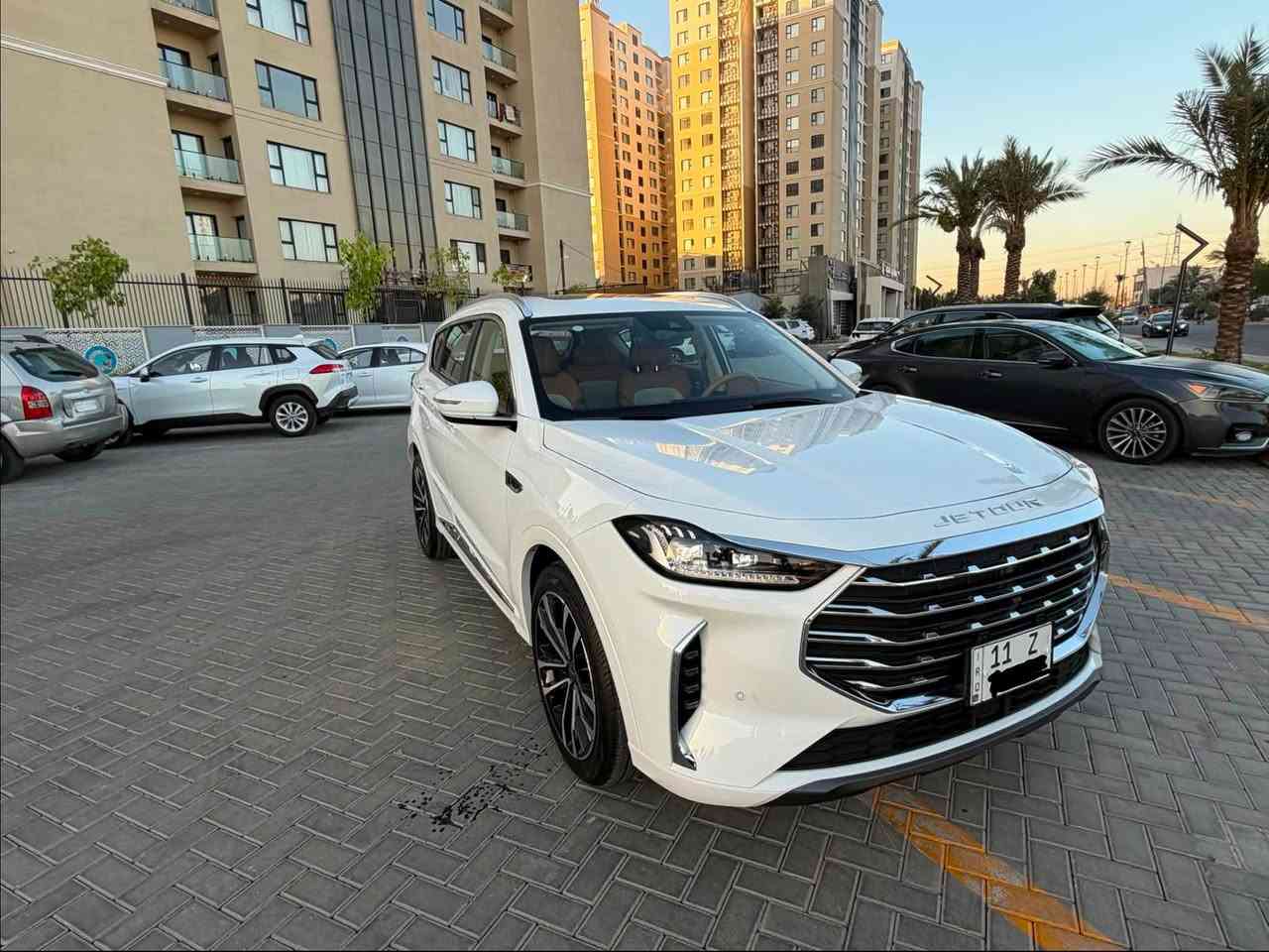 جيتور للبيع x70plus luxury موديل 2025 بحالة الوكالة
المواصفات:
محرك 1.6 لتر تيربو
قوة 197 حصان
عزم 290 نيوتن.متر
ناقل حركة أوتوماتيك DCT مزدوج التعشيق 7 سرعات
دفع أمامي
7 مقاعد
Eco / Normal / Sport :أوضاع القيادة
التجهيزات:
فتحة سقف بانورامية كهربائية
باب خلفي كهربائي
نشغيل بصمة ودخول ذكي
شاشة عدادات رقمية
شاشة معلومات وترفيه كبيرة
Apple CarPlay Android Auto
شاحن لاسلكي للهاتف
كاميرات محيطية 360) °540° مع رؤية أسفل السيارة)
حساسات أمامية وخلفية
مثبت سرعة
مقعد السائق كهربائي مع ذاكرة حفظ (Memory)
مقعد الراكب الأمامي كهربائي
تبريد وتدفئة للمقاعد الأمامية
مقاعد جلد فاخرة
إضاءة داخلية محيطية
نكييف أوتوماتيك ثنائي المناطق مع فتحات خلفية مرايا كهربائية قابلة للطي
جنوط ألمنيوم 20 إنش
مصابيح LED أمامية وخلفية
أنظمة الأمان ومساعدة السائق:
كاميرات 0540
نظام التحذير من مغادرة المسار (LDW)
مساعد الحفاظ على المسار (LKA)
نظام مراقبة النقطة العمياء (BSM)
التحذير من الاصطدام الأمامي
فرامل طوارئ أوتوماتيكية
نظام الثبات الإلكتروني (ESP)
ABS / EBD / TCS
مراقبة ضغط الإطارات (TPMS)
فرامل يد إلكترونية (EPB)
Auto Hold
6 وسائد هوائية
حالة السيارة:
ماشية : 13,000كم فقط.
السعر: 185ورقة و بيه مجال
للاستفسار: ***********
  ضمان شركة هارلم
