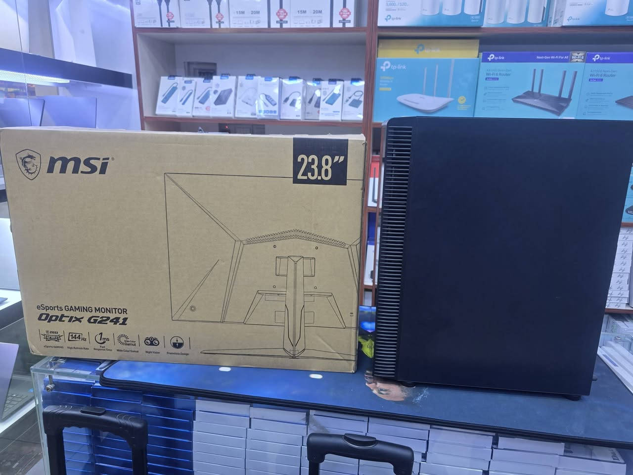 تجميعة وياها شاشة
Ryzen 5
1660 super 6G
Ram 16
Hard 1tb
Hard ssd 128G
الشاشة msi
23.8 inch 
144hz
السعر ٦٥٠ الف 
*********** بيه واتساب
