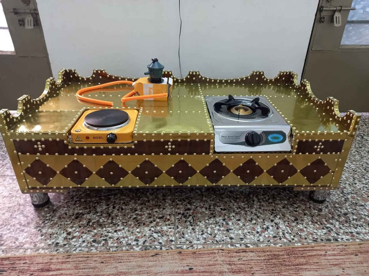 خاص لأهل المضايف واهل الدلال أحلى وأجمل منقل مال دلال حطاطه موديل سعودي متر و20  السعر 200 ألف وبيه مجال بسيط تكريت القادسيه شارع الدفاع المدني مقابل صيدلية الواثق مجاور الرعايه الاجتماعية معرض النعيمي للاثاث للاستفسار اتصل ***********
