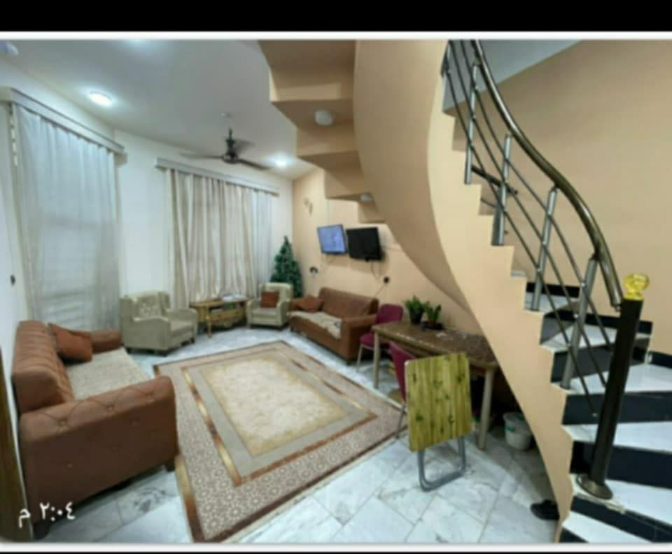 السلام عليكم
دار للبيع المساحه 100 م واقع حال بالسند 85 🏠 

بناء حديث خدمات متكاملة 
ثلاث غرف نوم 
الطابق الأول صاله غرفه مطبخ مجمع صحيات 
الطابق الثاني غرف نوم اثنين 

المكان حي الصحه خلف المدينه المائيه 
للاستفسار اكثر اتصال 📞 بالرقم  ***********
