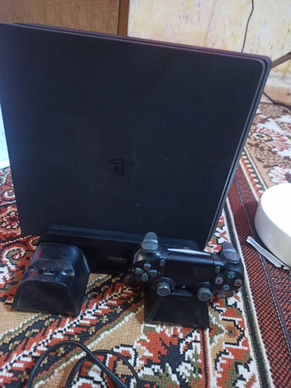 بلي 4 سلم 
ذاكره 500
يد واحد مال الوكاله وكلشي موجود بل بلي ما الوكاله اي شيء تجاري ماكو
وياه ستاند مبرد للبلي ويشحن اليدات
وقرصين
GOD OF WER 2018
risinet evil 
 السعر 
300 قفل قفل
***********
