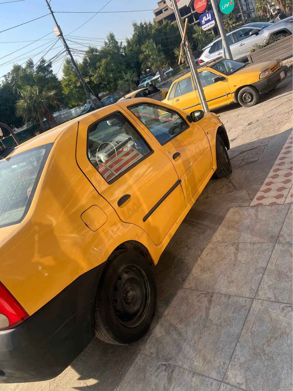 السلام عليكم ورحمة الله وبركاته 
رينو 2010 للبيع
مصبوغه عام اثر جراد 
بيها نواقص بسيطة 

صدر جديد 
مكينة خير من الله 
كير مكفول 
نصبتها حلوه 
ترايك وين متريد
ب29 وبيها مجال 
العنوان الدورة او السيدية 
*********** بغداد, العراق
