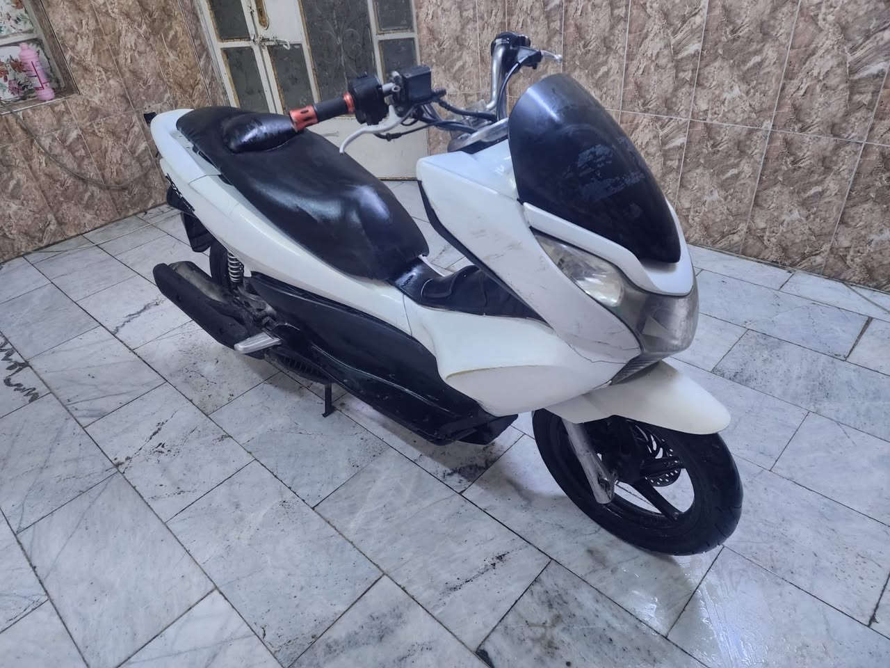 سلام عليكم جيل اول للبيع شغالة وتمشي ومابيها شكال بس ابيع كوم حديد السعر ٦٧٥ مكانها بغداد  رقمي ***********
