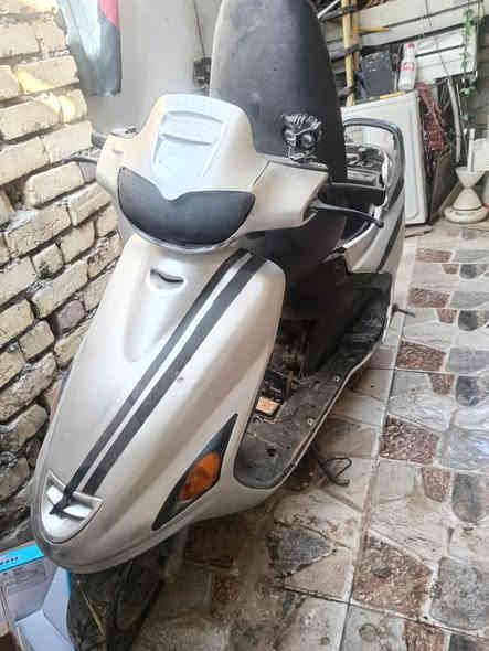 دراجه فراشه كل شي نظيف بيه كفرات جديده عوزه بس تجفيت دراجه الله شاهد نظيفه ب100 وبيه مجال مستعجل ع البيع هذا رقم واتساب ***********
