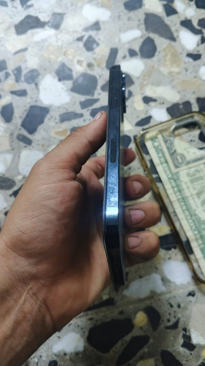 سلام عليكم جهاز آيفون 12 برو ماكس اللي هاز نضيف مبدل شاشه وبطاريه اصليه معنه كلمه 
أو مراوس ب13 راس برأس 
جهاز بل تحديث يقره كأمره مبدله 
واتساب ***********
