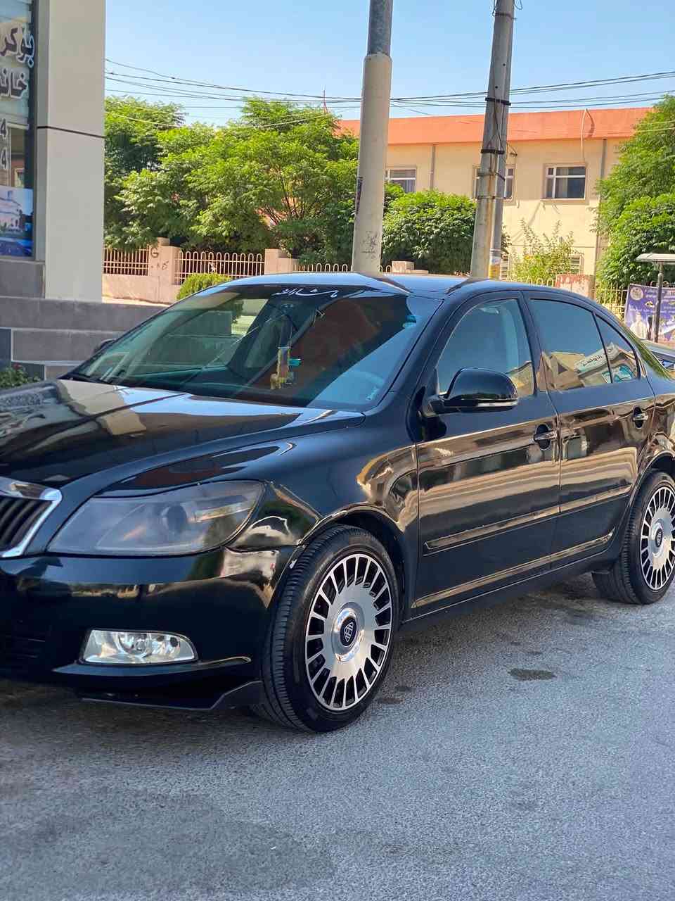 سلاوی خواتان لێبێ
تاقانەکەی سلێمانی بۆ فرۆشتن سکۆدا ٢٠١١ ئۆکتاڤیا 
سەیارەکە مالی دۆستە مەکینە ٢٠ جیتا هەموو گیانی بە شەرت دەعمو ناو گرتنی نیە سەیارەکە مەسرەفێ زۆری تیا کراوو سەیارەیەکی رێک و پێکو جوانە  سعری  ٦٤گەڵا و معامەلەیە برایانە  ***********
🧿🧿
