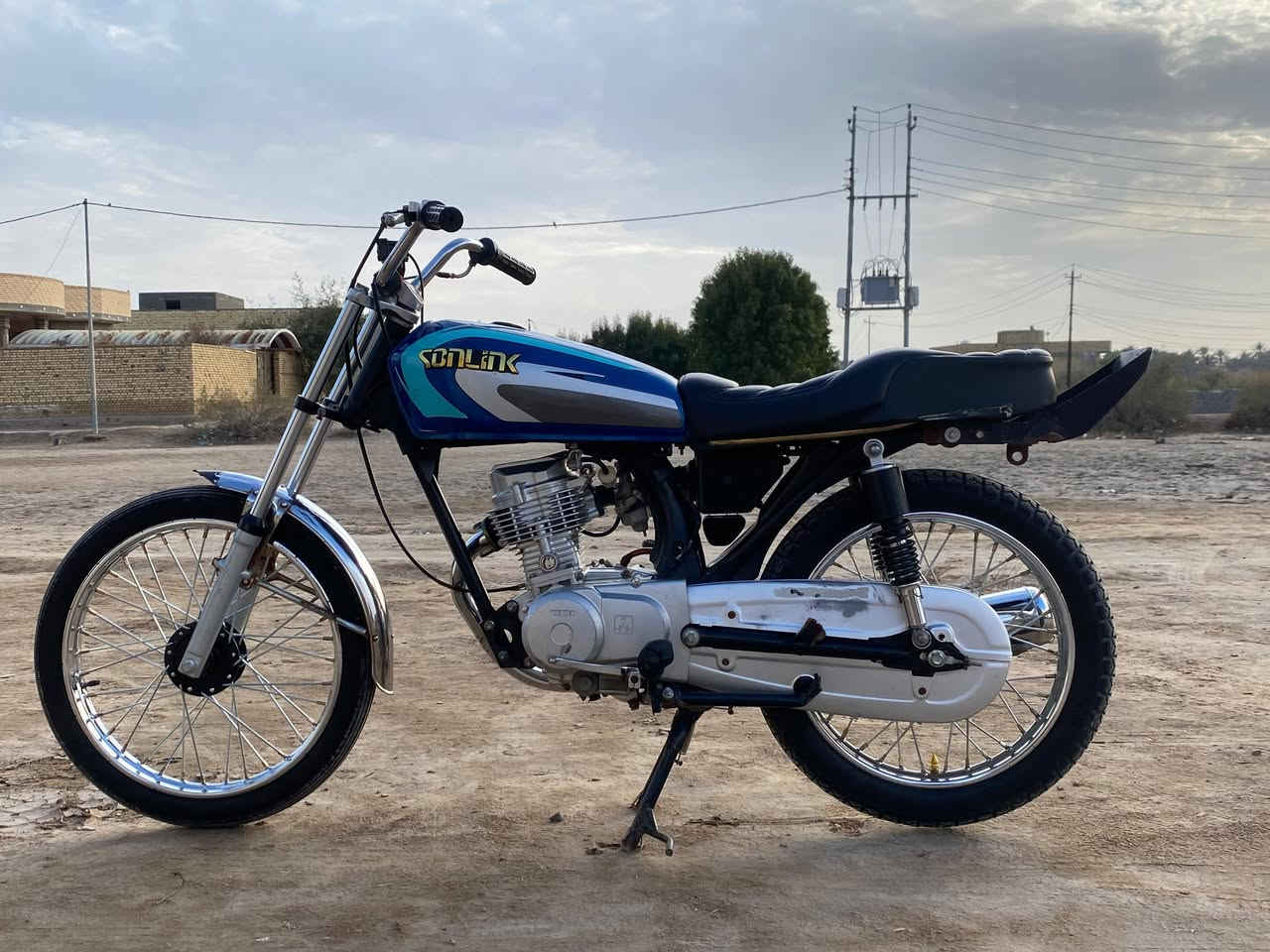 السلام عليكم
نامه شلامجه اصلي 
كلك كلك كلك 
دراجه حلوه ونضيفه حيل 
مفتوحه ولفات فقط
تعمير 24 جديد
شلعه ومعدل وفصله شرط
سعرها 550 وبيها مجال 
المو شراي لايراسل ويتعبني
***********
