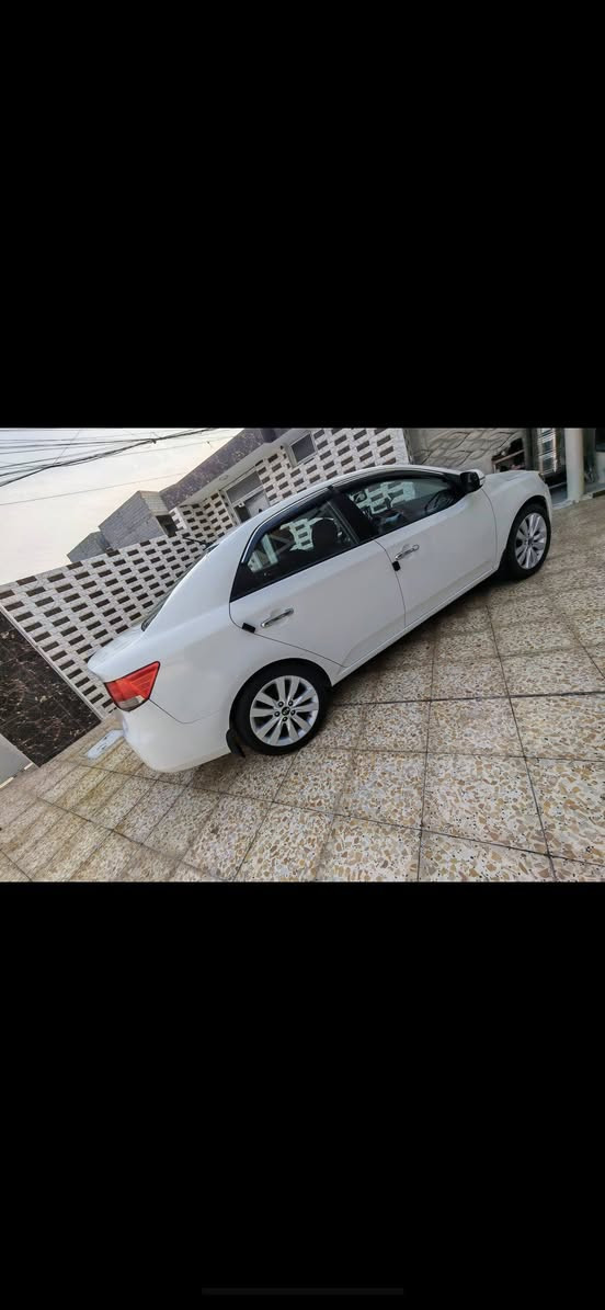 السلام عليكم للبيع سيراتو  خليجي2013 رقم أربيل الدولي الجديد لون ابيض مواصفات السيارةة
مري شفط+اشاير بالمري +تحكم استيرن +شفتات استيرن +حساسات خلفية+بلوجكترات بالدعامية لد
السيارة سنتر لوك أبواب وصندوك
5 ويل كب تخم تاير جديد 
الكاعية مدوشمة جديد الصندوك وضع شركة
تبريد شغال السيارة نظيفة جدا صدر امامي وخلفي جيد جدا
مكينة وگير كفالة السيارة صبغ بنيد فقط سنوية صادرة جديد شهر 12 واسف عالاطالة
السعر 112$
مكاني
الانبار/ الفلوجة للاستفسار أكثر الاتصال ***********
