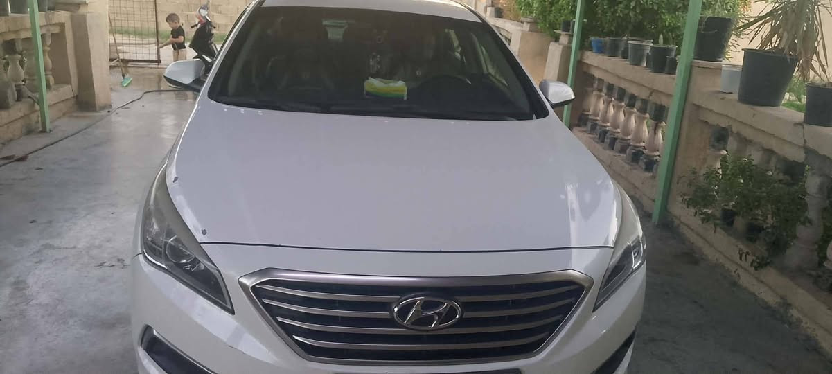 السلام عليكم
اليريد الجديد هاذا الجديد

وشرط الفحص والسونار وين ميعجبك تفحص افحص 

برغي ممفتوح 
سياره جديده جديده
 و.دواخل جديدة

سوناتا.2017..
امريكي...
حادثهة جاملغ خلفي ومصلح نفسة 
رقم اربيل  دولي 21...
داخله هزه بسمي...

سبير جديد .... .  

المواصفات...  

تحكم ستيرن...
..

 .
شاشه جبيره.. 
 
بلوتوث مكان شحن..... 
حساسات خلفيه....

محرك 2400  بلادي  ..
كير ومكينه بلكارتون صدر خلفي وامامي جديد

تخم تاير...
ويل بلادي ...

مانقصها لو برغي نضافه
السيارة جديدة 
السعر.       ((125))
 بيها مجال للشراي🧿
***********
***********
