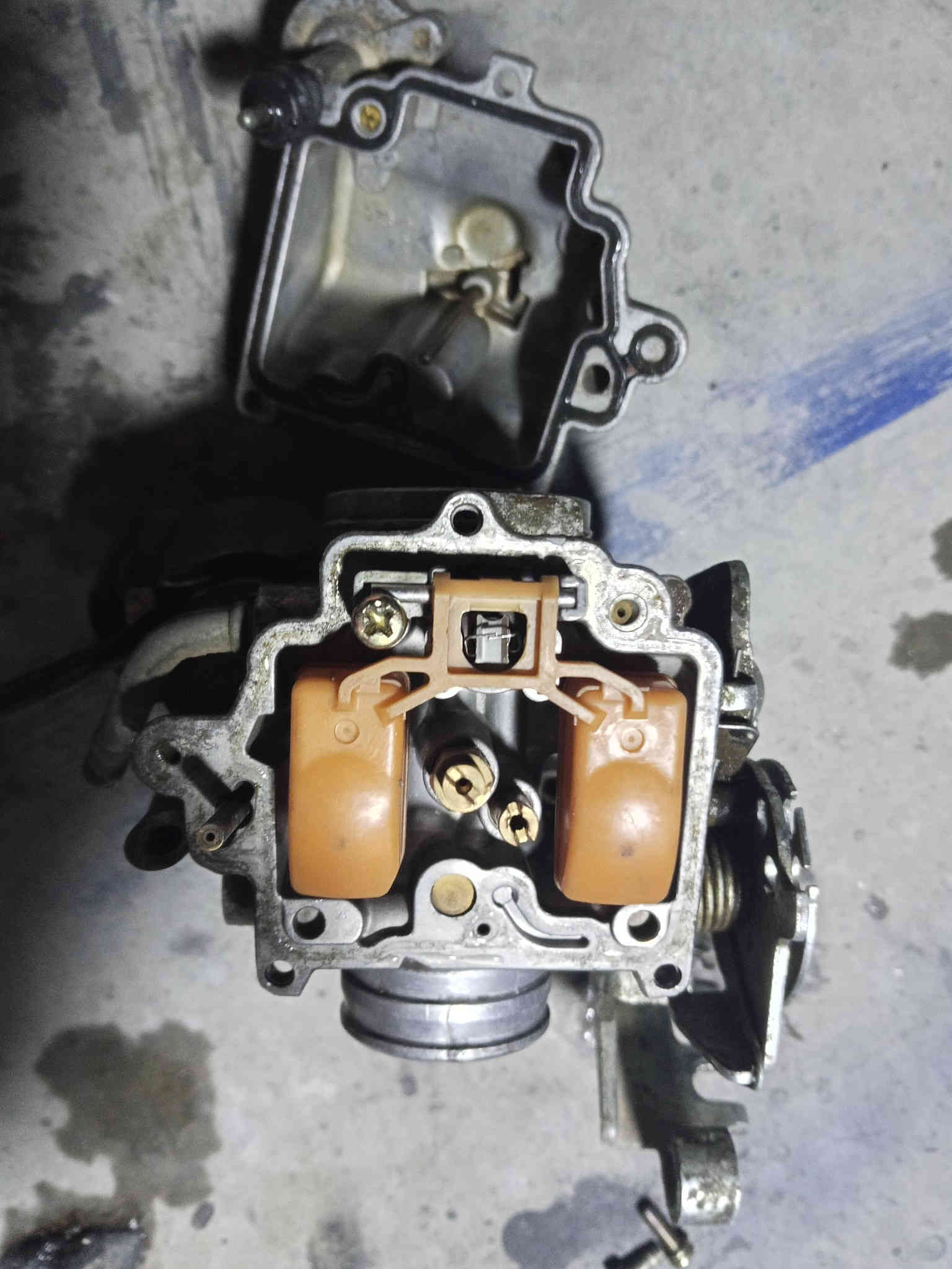 سلام عليكم غراض اصلية مكاني بغداد حي الجامعة رقم ***********
