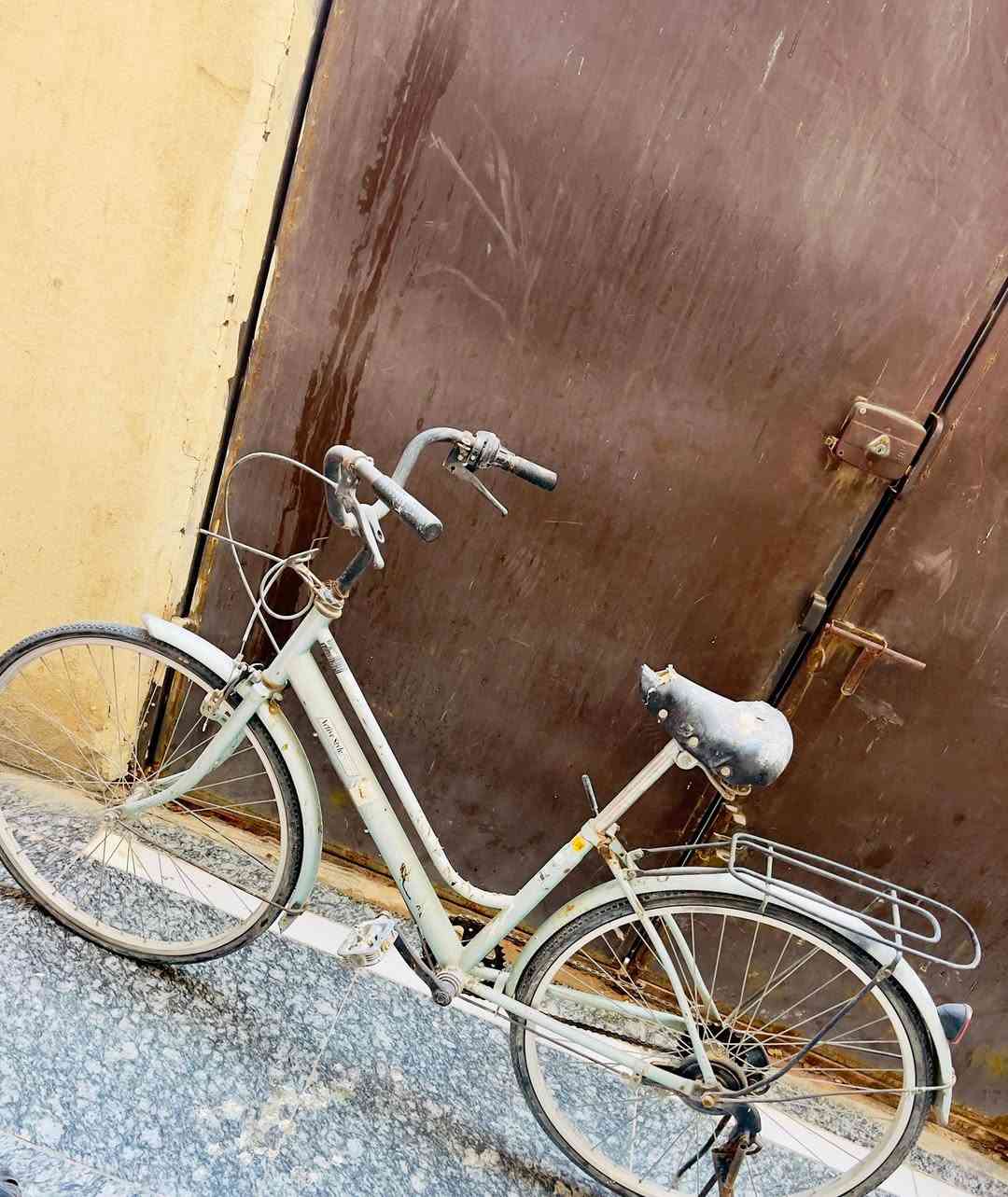 بايسكل عدد ٢ للبيع للاستفسار الاتصال على الرقم ***********
