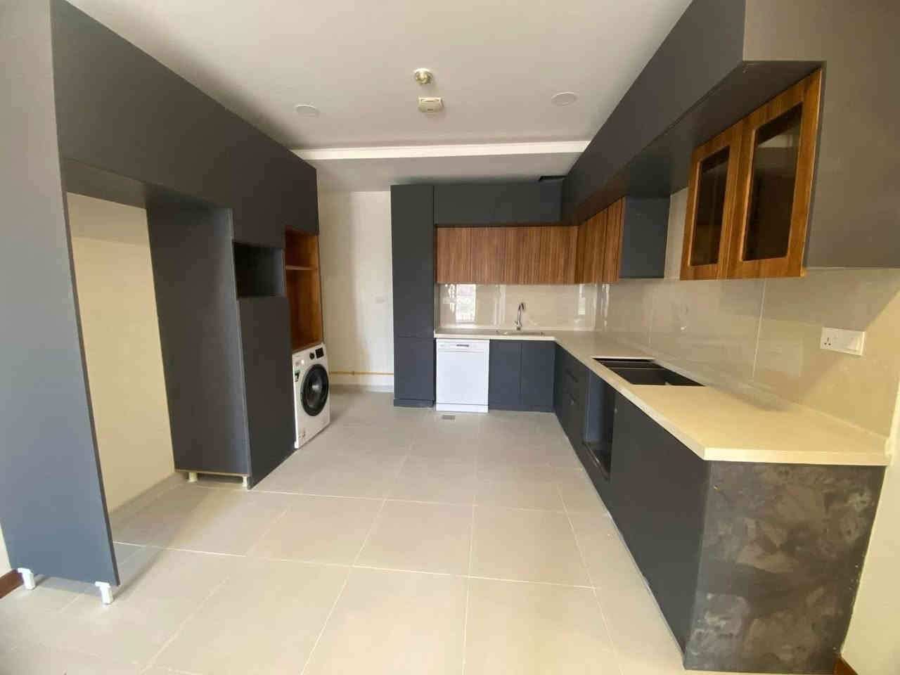 المساحة 200 متر تحتوي على 

3 غرف نوم واحدة منها ماستر

صالة وصحيات وهول ومطبخ 

الاطلالة خارجية على شارعين 

هدايا مع الشقة

5 سبالت تدفئة وتبريد 

غسالة صحون 

غسالة ملابس 

كونتر مطبخ مفصل كامل 

سخان ماء 

انارة كاملة

كهرباء 24 ساعة 

خدمات تنظيف ومتابعة كاملة على مدار الساعة 

للاستفسار الاتصال على الرقم التالي 

***********

⭕️غير متواجدين على الفيس اتصل او راسل واتساب
