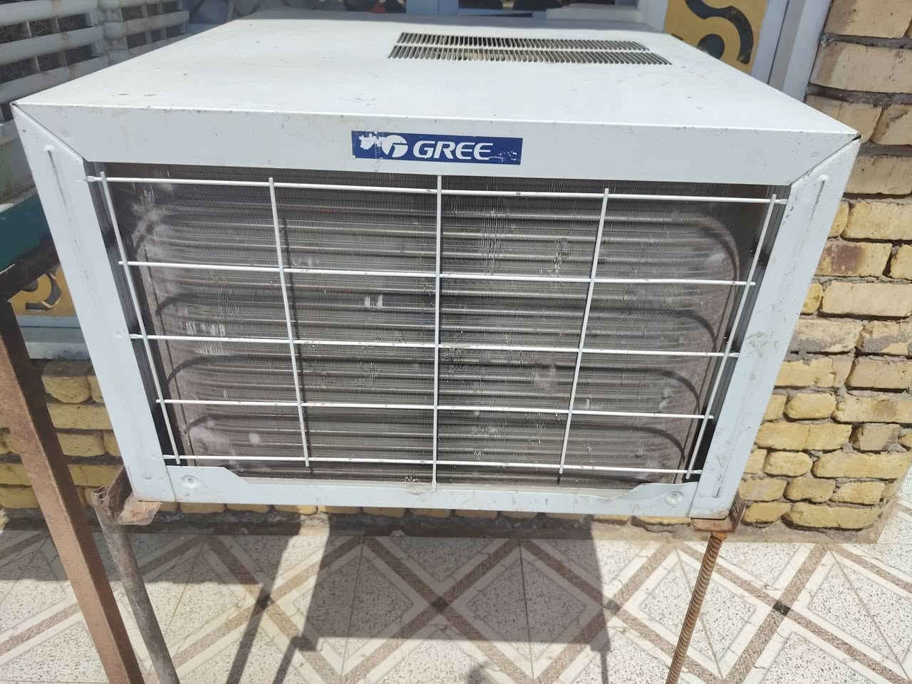للبيع مكيف كري نضيف ما مصلح شرط لفحص سعره250 مكاني حي لحكيم***********
