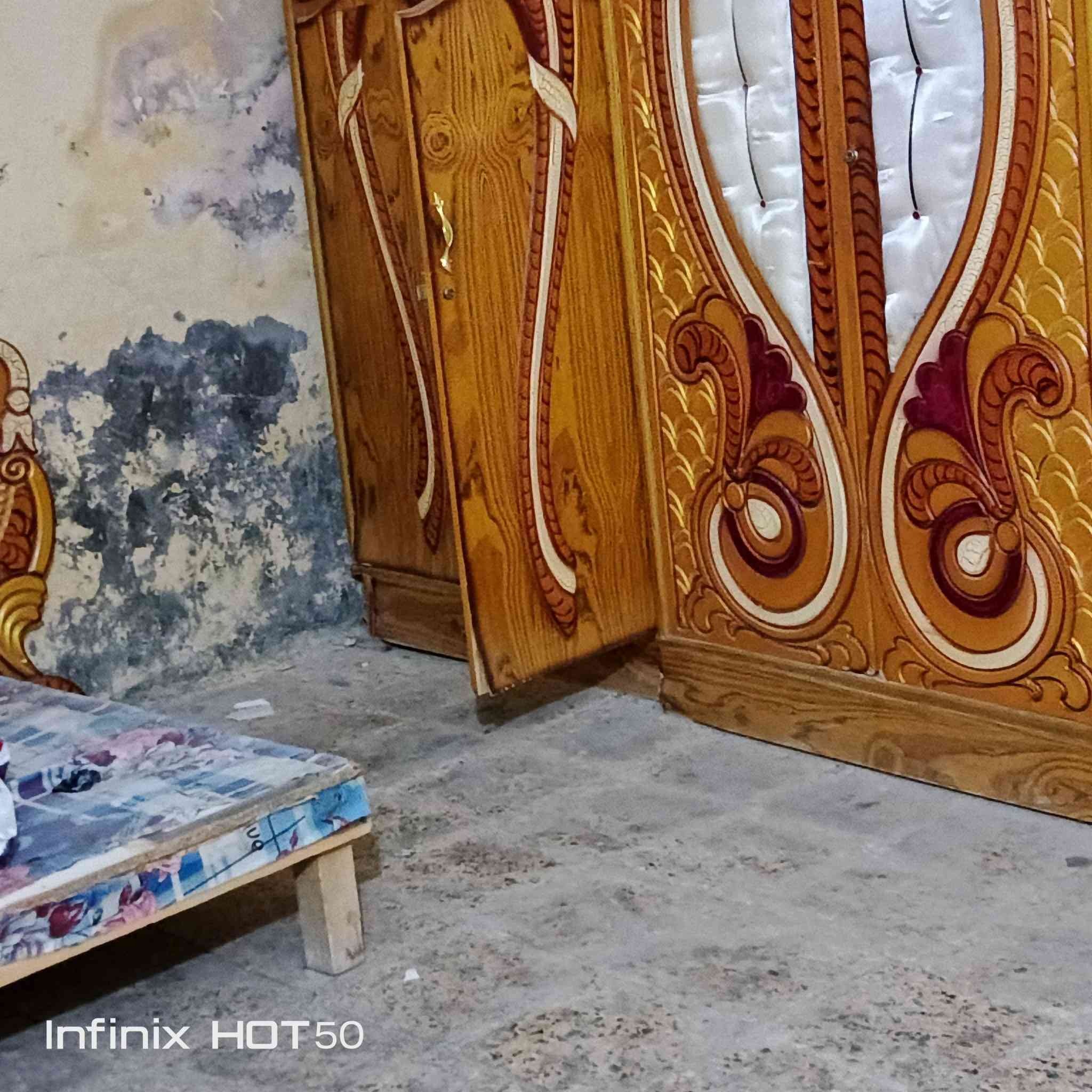 السلام عليكم بيت المساحة 150متروجية سبعة ونص ونزال20 خلف جامع لقائم حي الوحده  دجل خاص السعر 90بيت بناء قديم تصل ***********واتساب مدرسة علي ابن طالب رقم الثاني ***********
