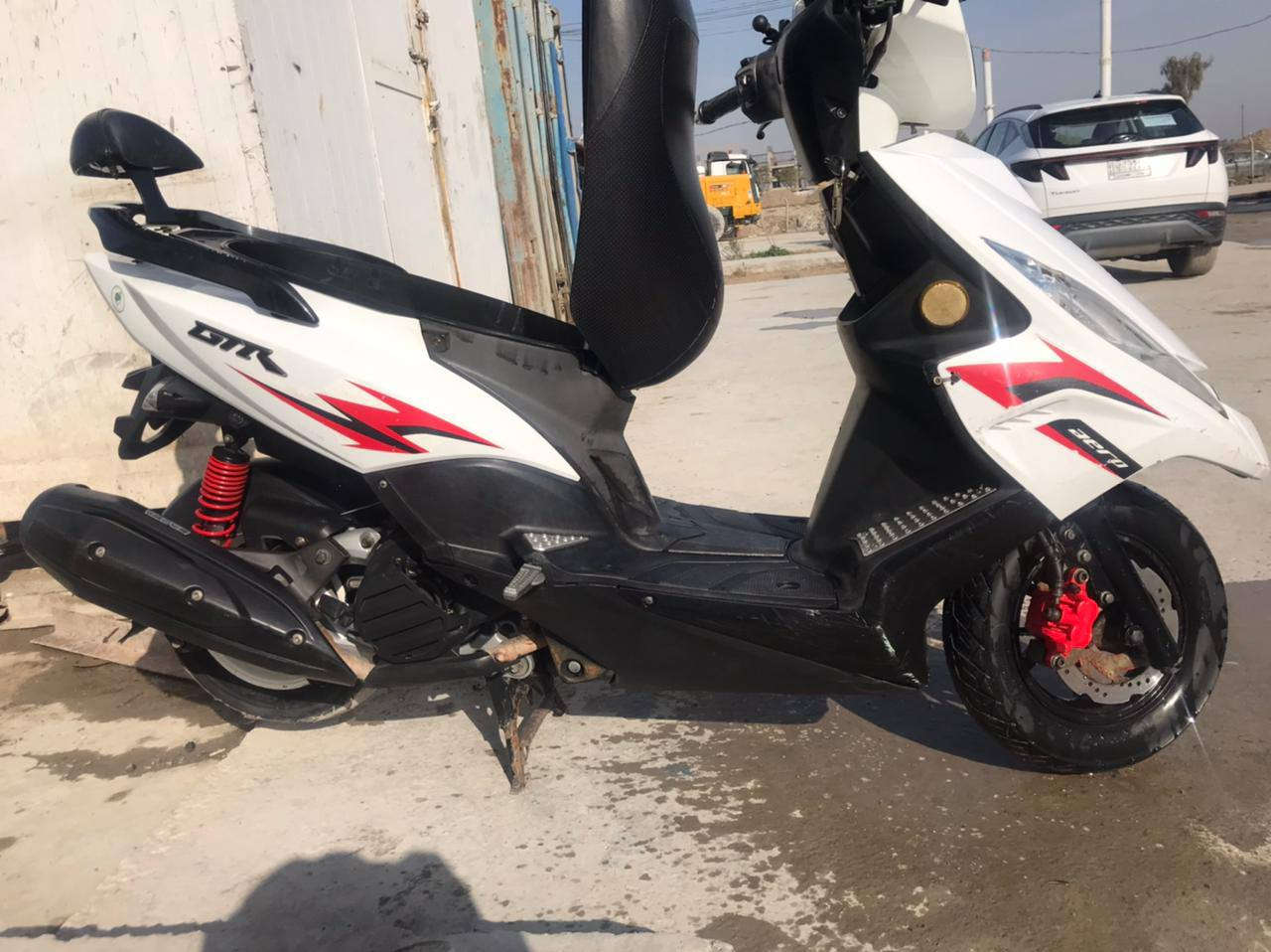 سلام عليكم اخوتي GTR موديل 2013/كفاله عامه مكفوله من كلشي الدراجه مال رمبه مصارلها هواي نازله من الرمبه مختمه كفرات حواضن قبق كلجات كلها مختومه السعر 1100 وبيها مجال قليل مكاني بغداد الشعله 
رقم الهاتف ***********
