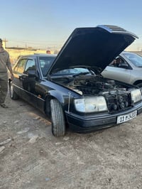 مرسيدس ٣٠٠ • ١٩٩٢ • جلد اسود