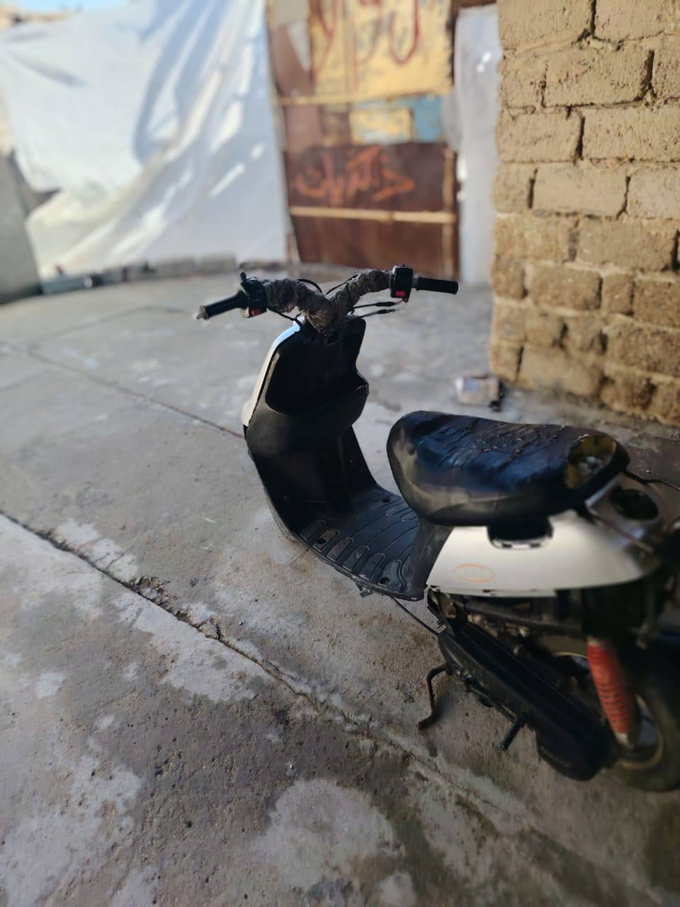دراجه بطه
موديل 2003
دراجه شغاله 
شلعه ومعدل شرط
كلشي شغال 
دراجه مكفوله من العطلات 
ما بيها اي صوت 
دراجه مجفته جديد تجفيت اصلي نوع MTR
سعر الدراجه 150 وبيها مجال للطيبين 
مكاني كربلاء حي الشهداء
موجود خاص 
وموجود على رقم ***********
