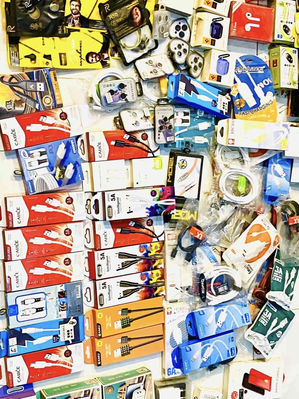 شلعة تعزيله اكسسوارات  400 قطعة   يوجد توصيل جميع محافظات    للتواصل واتساب ***********
