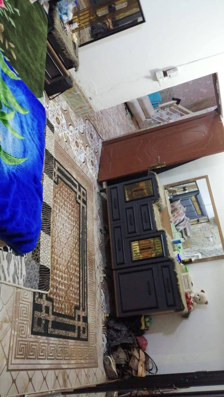 دار سكني للبيع في منطقة حي العسكري شارع ٦٠ زراعي البو جاسم ... (( سند 25 )) اقرار محكمة 
تفاصيل المنزل ؛
غرفتين نوم ... صالة .. استقبال .. مطبخ بارد وحار ..ومخزن وصحيات داخلية وخارجية .. مساحة البيت 180 م² 

الشراي يتصل 
***********
