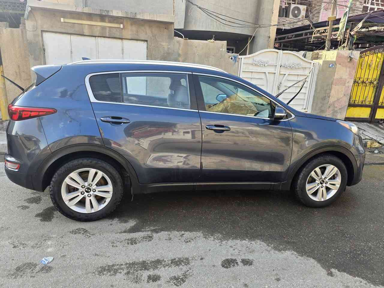 ((((السلام عليكم ))))
للبيع 
كيا سبورتج 
موديل 2017 
اللون حبري 
مواصفات  نص فول 

وارد امريكي 
صور الحادث مرفوقة وية المنشور 

(((السعر ))) 

(((145)))
للتواصل ***********
