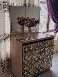 ميز • أثاث • خزانة