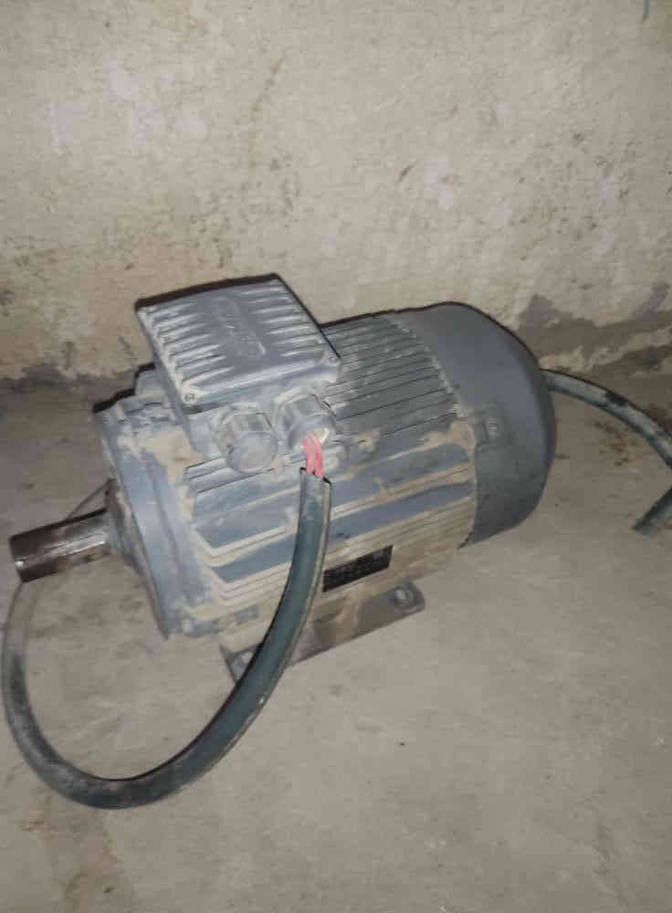 السلام عليكم ماطور ثري فيز جديد مشتغل اسبوع فقط نوعيه ممتازه تركي الصنع 7حصان للاستفسار ***********مكاني ذي قار قضاء الرفاعي
