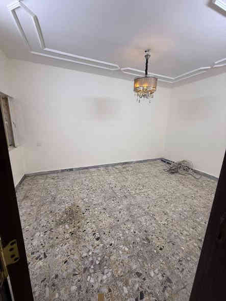 #للايجار في السيدية لدى مكتب الاعتماد الهندسي للعقار السيدية
___________________
#بيت مساحة 120م يحتوي على
#غرفتين نوم
#صالة
#مطبخ
#خدمات
#حديقة
#كراج
_____________
سعر. مليونين
____________
للاستفسار:*********** 📱✅
