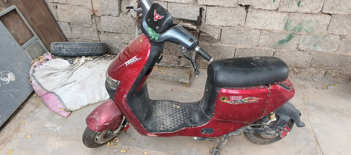 دراجه كامله مكمله 
تحتاج بطاريه وحده فقط اصل 6 
5شغالات
سرعه75 
شحنه وحده40k
سعر مناسب جدا 
*********** واتساب 
.
