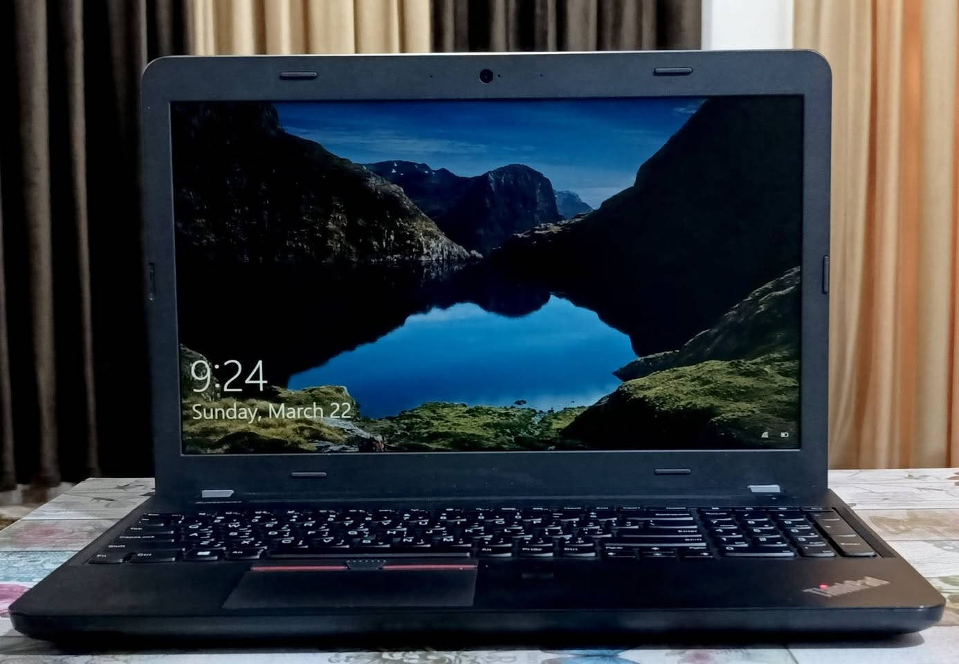 Lenovo ThinkPad computer 
حاسبة Lenovo الجيل السادس 
المواصفات 
المعالج inter (R) core i5 
الهارد ديسك 256 SSD 
RAM 4 GB 
نظيفة جدا وما مستخدمة هواي شرط الفحص 
للتواصل خاص او على الرقم ***********
