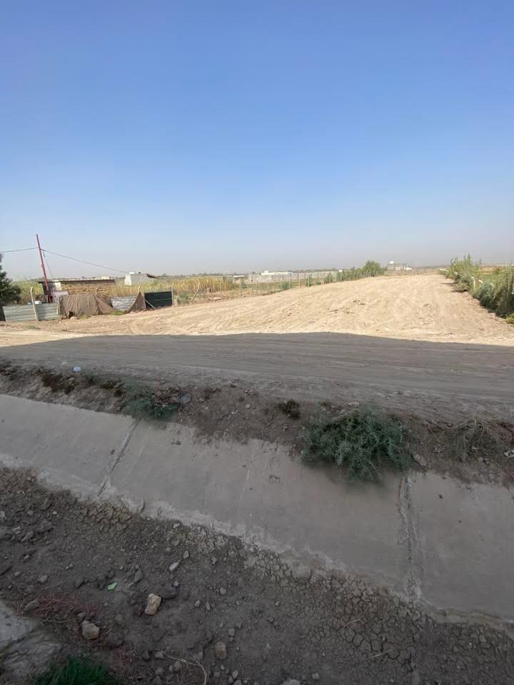 السلام عليكم دونم وربع للبيع كافات الخدمات.   سند25مداور ثاني يوم مسجه وجاهزه وجهه 23م
يبعد عن طريق دغاره 50م شارع 6متر 
مكان/طريق دغاره قريب على مجمع اللؤله 
***********
