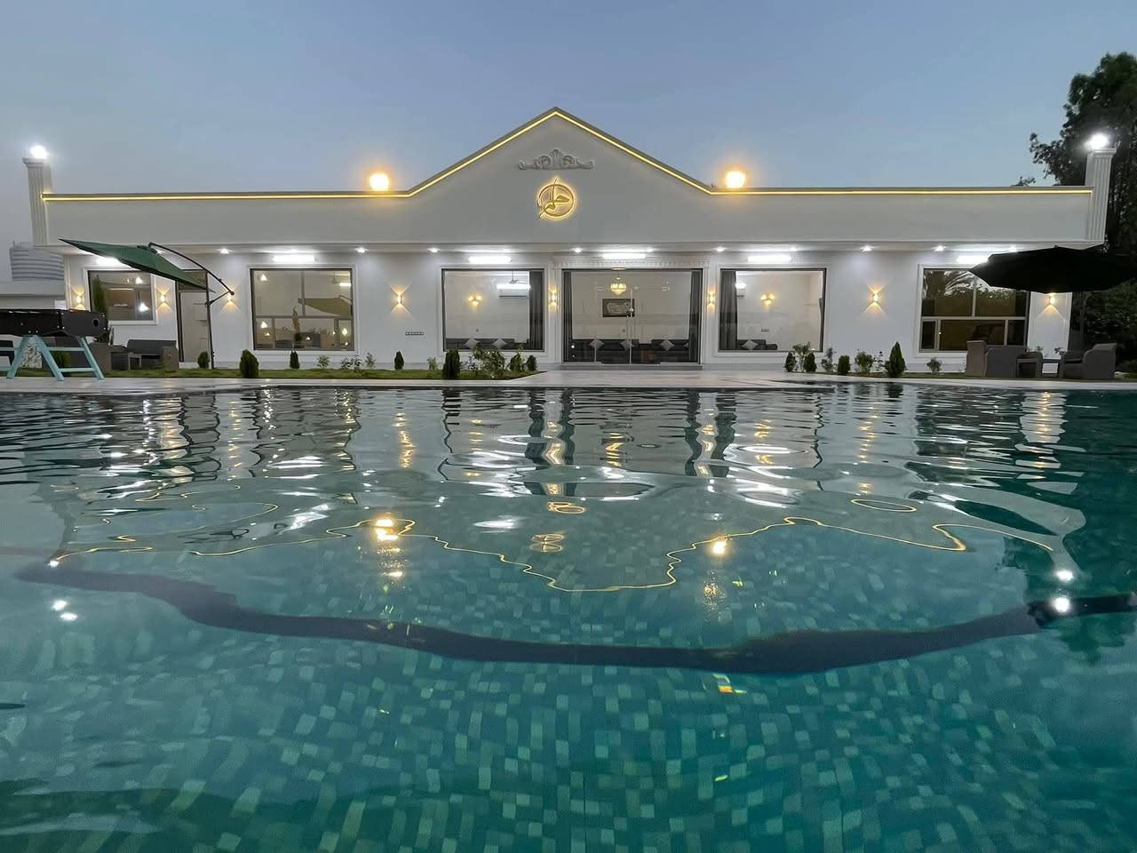 منتجع حلم السياحي VIP الفاخر جداً للشباب والعوائل بانتظاركم!
احجز مزرعتك الآن وتمتع بأعلى درجات الخصوصية!
كل ما تتمناه وأكثر في مكان واحد يجمع بين الخدمات الفاخرة وسحر الطبيعة الخلابة.

مميزات منتجع حلم السياحي:

1. مساحة واسعة (دونم كامل)

2. كهرباء 24 مع مولدة أوتوماتيكية

3. مسبحين منفصلين (أطفال وكبار)

4. ألعاب ترفيهية للكبار (منضدة + فيشة)

5. صالة وغرف نوم مؤثثة ومكيفة + مطبخ 

6. إنترنت 4G سريع

7. جلسات خارجية 

8. حدائق طبيعية وملعب كرة قدم وطائرة 

9. مكان مجهز للشواء

10. كراسي مسبح 

11. صحيات داخلية وخارجيه 

12. تعقيم كامل بعد كل استخدام

13. بناء حديث بالطراز المعماري العصري

احجز، اسبح، اشوِ، واستمتع بأجواء صيفية لا تُنسى!

منتجع حلم السياحي – منتجع العائلة العراقية

الموقع: صلاح الدين – قضاء بلد
للحجز والاستفسار:
***********
***********
