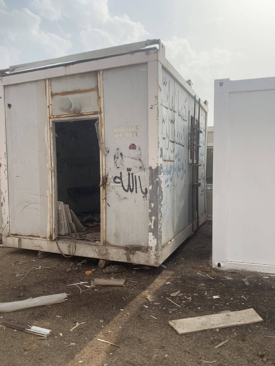 كرفانات البيع العداد 7وسعر خاص العنوان البصره زبير ***********
