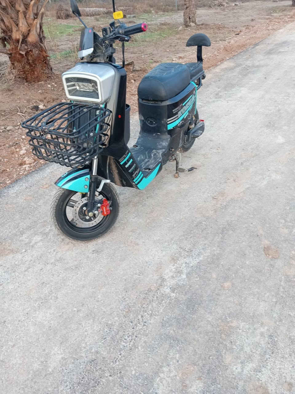 سلام عليكم دراجة شحن للبيع موديل 2024 دراجة كاملة ماناقصهة شي السعر 450 وبي مجال العنوان ديالى الكاطون رازي رقم الهاتف ***********
