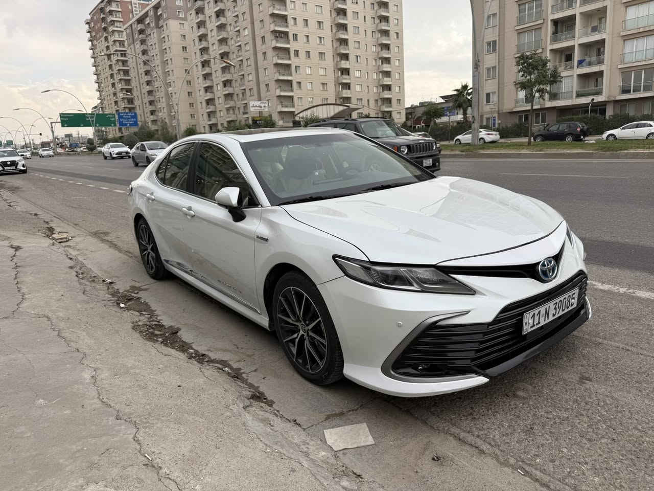 اعيد النشر بسبب السفر خارج العراق والانشغال
كامري 24 هايبرد وكالة عبداللطيف GLE  فول مواصفات كفالة من الضربة والبارد والصبغ 

السيارة جديدة جداً 
ماشية 52 الف قابل للزيادة 
ومواصفات الفول GLE معروفة ام البردة الخلفية  
ورجاءاً لحد يكسر بحلال الناس 
السعر 245 وبيها مجال بسيط  
مكان بغداد 
رقم صاحب السيارة ***********
